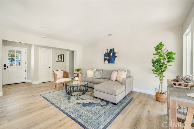 Detail Gallery Image 9 of 65 For 7909 Aldea Ave, Van Nuys,  CA 91406 - 3 Beds | 2 Baths
