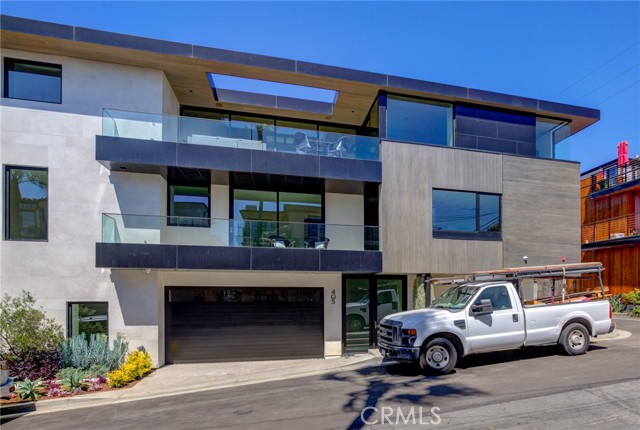 405 26th Street, Manhattan Beach, California 90266, 4 Bedrooms Bedrooms, ,1 BathroomBathrooms,Residential,Sold,26th Street,SB21203664
