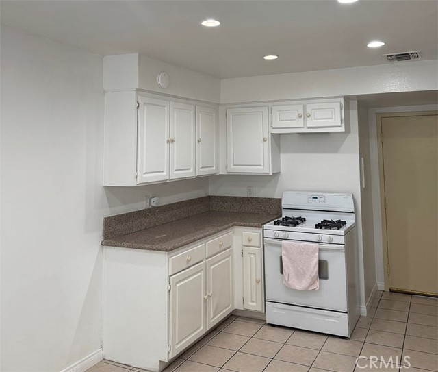 Detail Gallery Image 9 of 31 For 17241 Roscoe #16,  Northridge,  CA 91325 - 3 Beds | 3 Baths