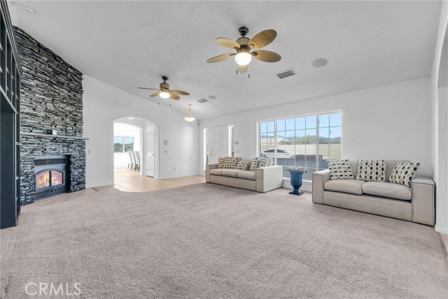 Detail Gallery Image 3 of 34 For 10180 Buffalo Rd, Oak Hills,  CA 92344 - 5 Beds | 4 Baths