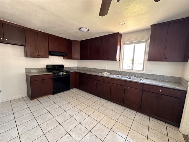 Detail Gallery Image 6 of 22 For 16248 Montgomery Ave, Fontana,  CA 92336 - 3 Beds | 1/1 Baths