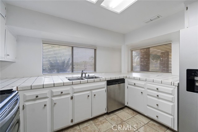 18691 Varden Drive, Madera CA: https://media.crmls.org/medias/8e1758d8-572d-46b4-9e12-9aaed53d2d52.jpg