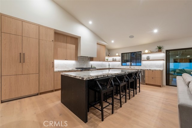 Detail Gallery Image 13 of 46 For 8960 Oak Park, –,  CA 91325 - 4 Beds | 3/1 Baths