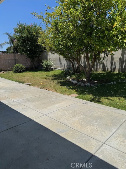518 E 2nd Street, Rialto CA: https://media.crmls.org/medias/8e17b568-1ddf-496c-8451-e085511c101a.jpg