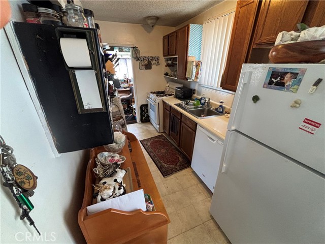 218 N Broadway, Redondo Beach CA: https://media.crmls.org/medias/8e17bf05-c482-4ba7-8b52-8dd146794966.jpg