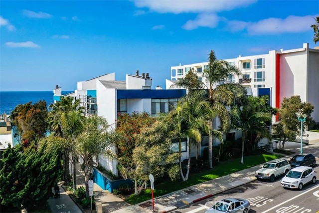 575 Esplanade, Redondo Beach, California 90277, 2 Bedrooms Bedrooms, ,2 BathroomsBathrooms,Residential,Sold,Esplanade,SB22072005