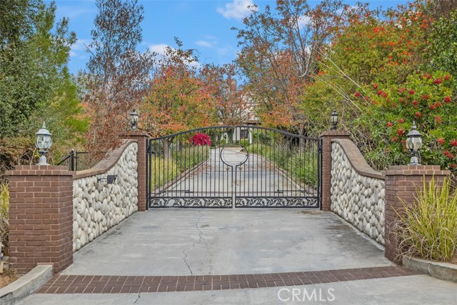 Detail Gallery Image 2 of 40 For 2114 Vista Valle Verde Dr, Fallbrook,  CA 92028 - 5 Beds | 3/1 Baths