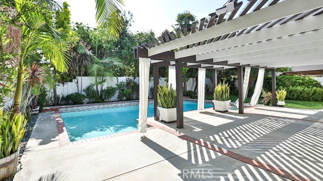 Detail Gallery Image 12 of 42 For 973 Azalea Dr, Costa Mesa,  CA 92626 - 4 Beds | 3 Baths