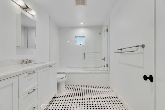 Detail Gallery Image 17 of 36 For 14627 Killion St, Sherman Oaks,  CA 91411 - 2 Beds | 2 Baths