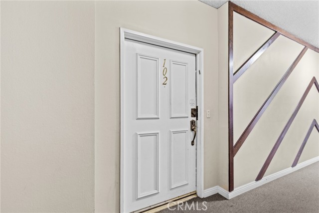 Detail Gallery Image 5 of 26 For 17500 Sherman Way #102,  Van Nuys,  CA 91406 - 3 Beds | 2 Baths