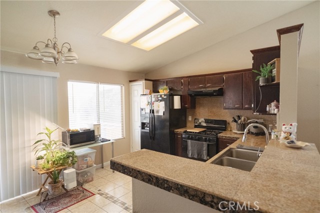 Detail Gallery Image 13 of 35 For 310 Buena Vista Ct, Merced,  CA 95348 - 4 Beds | 2/1 Baths