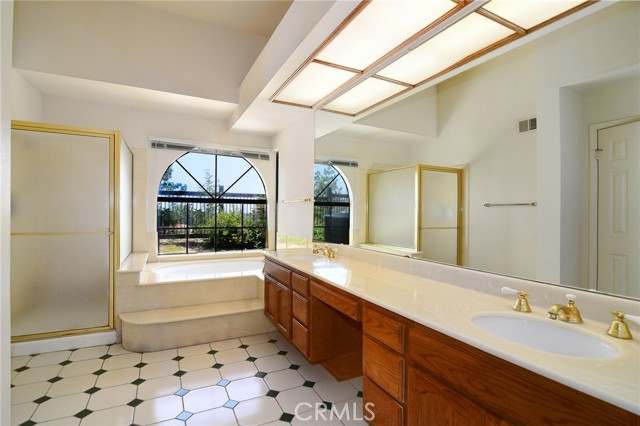 Detail Gallery Image 15 of 24 For 8022 Valley Flores Dr, West Hills,  CA 91304 - 3 Beds | 2 Baths