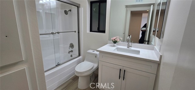 1364 Park Plaza Drive, Long Beach CA: https://media.crmls.org/medias/8e1d07e3-9b5d-4b72-a457-c59607ec2e2d.jpg