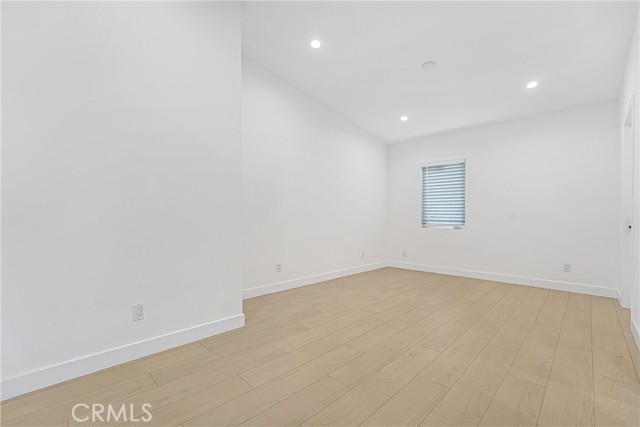 Detail Gallery Image 15 of 29 For 18216 Hartland St, Reseda,  CA 91335 - – Beds | – Baths