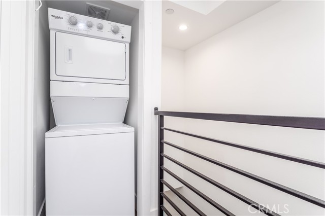 1032 N Oxford Avenue, Los Angeles CA: https://media.crmls.org/medias/8e1dbc3c-b8f4-4ddb-9f90-f8f1018e2ce3.jpg