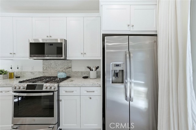 Detail Gallery Image 13 of 45 For 18315 Iris Ln, Yorba Linda,  CA 92886 - 2 Beds | 2/1 Baths