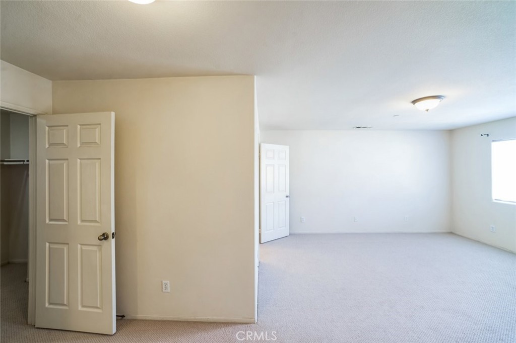 https://media.crmls.org/medias/8e1ea534-f0f7-432c-bf03-1e67d8ff5dd4.jpg?preset=X-Large