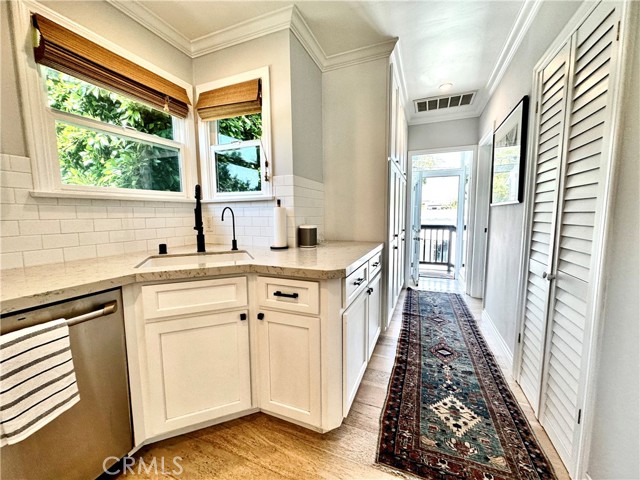 2801 Valley Drive, Manhattan Beach, California 90266, 2 Bedrooms Bedrooms, ,1 BathroomBathrooms,Residential,Sold,Valley,SB24042038