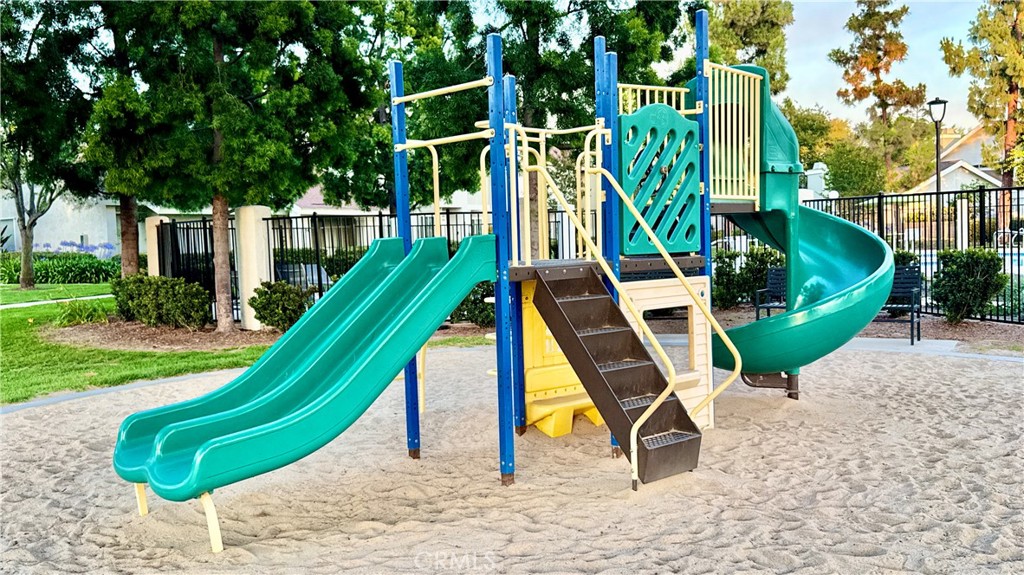 https://media.crmls.org/medias/8e1ec5e1-d8bc-4b6a-82f8-cc7889f10e42.jpg?preset=X-Large