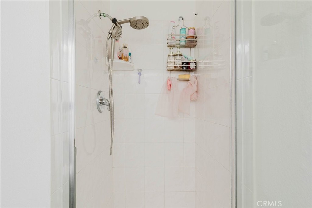 https://media.crmls.org/medias/8e1f86ee-4a26-4e3e-b3ac-0b3ea0802b47.jpg?preset=X-Large