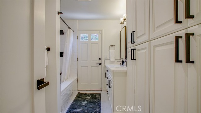 22914 Gershwin Drive, Woodland Hills CA: https://media.crmls.org/medias/8e1fdb71-8a55-479a-b925-08ad0665993d.jpg