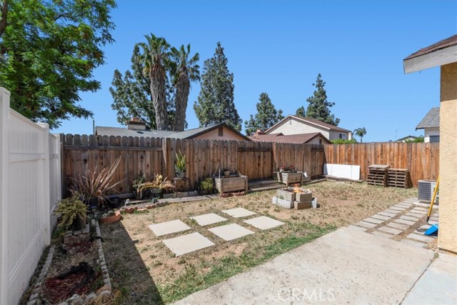 Detail Gallery Image 11 of 17 For 24155 Aylesbury Dr, Moreno Valley,  CA 92553 - 2 Beds | 2 Baths
