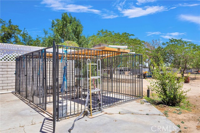 10325 Sheep Creek Road, Phelan CA: https://media.crmls.org/medias/8e2073b2-4009-4472-bccc-8fc83e679006.jpg