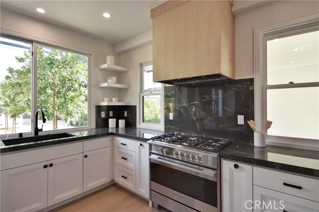 Detail Gallery Image 5 of 16 For 189 S Allen Ave #2,  Pasadena,  CA 91106 - 4 Beds | 3/1 Baths