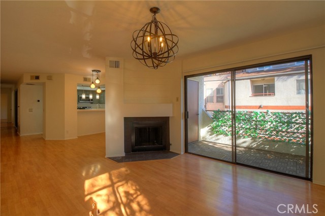 Detail Gallery Image 9 of 40 For 400 N Louise St #205,  Glendale,  CA 91206 - 2 Beds | 2 Baths