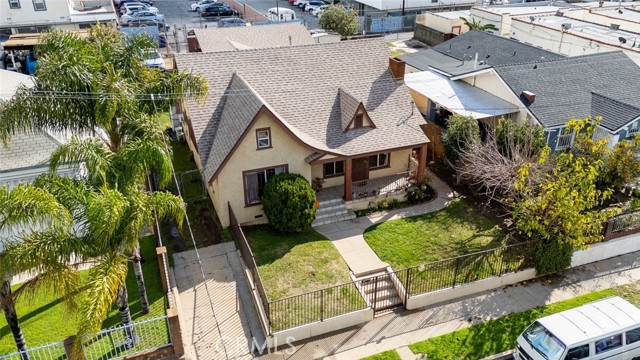 Detail Gallery Image 1 of 39 For 1324 N Kenmore Ave, Los Angeles,  CA 90027 - 4 Beds | 2 Baths