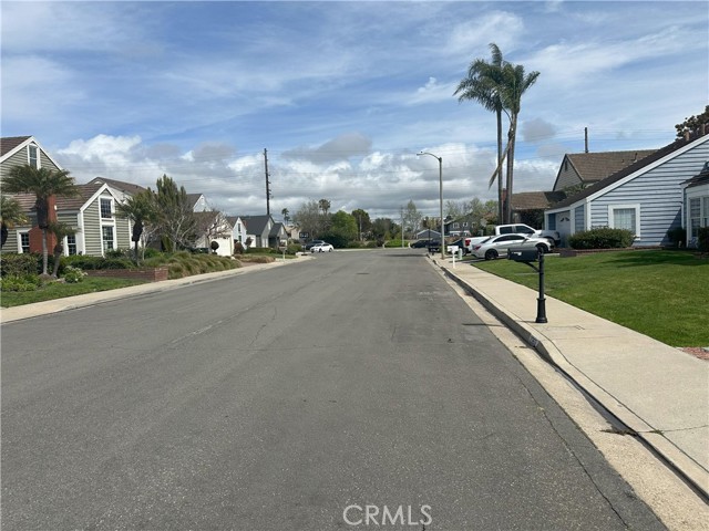 2353 Littleton Circle, Costa Mesa CA: https://media.crmls.org/medias/8e224bf7-8aeb-4d05-8bd4-ba0726d06367.jpg