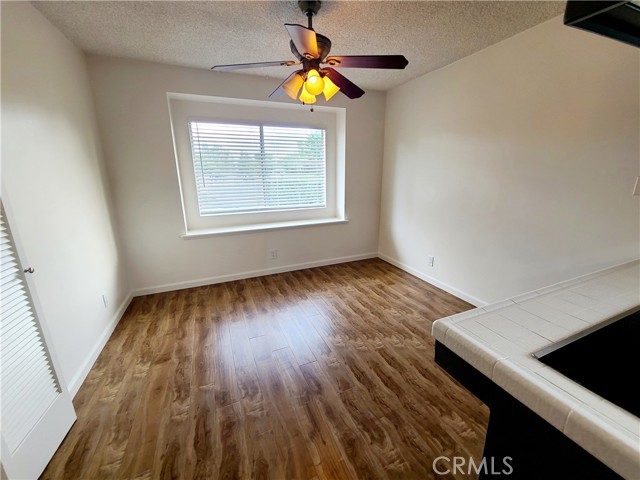 1463 Strawberry Hill Road, Thousand Oaks CA: https://media.crmls.org/medias/8e22e8f8-c56f-4152-8799-5aae13f271a3.jpg