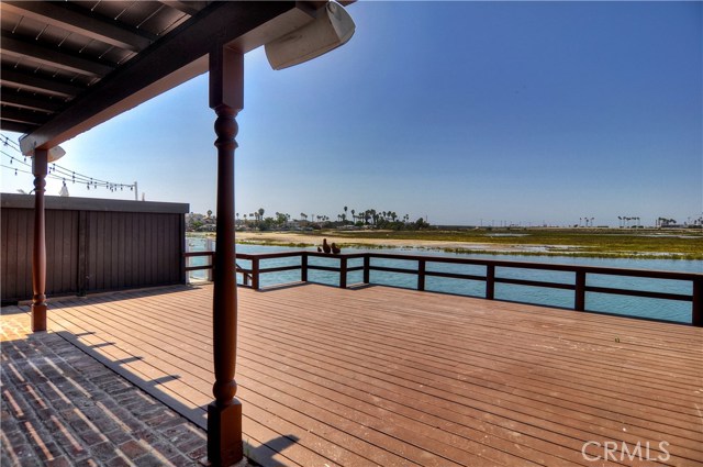 Detail Gallery Image 25 of 39 For 415 Canal St, Newport Beach,  CA 92663 - 4 Beds | 2/1 Baths