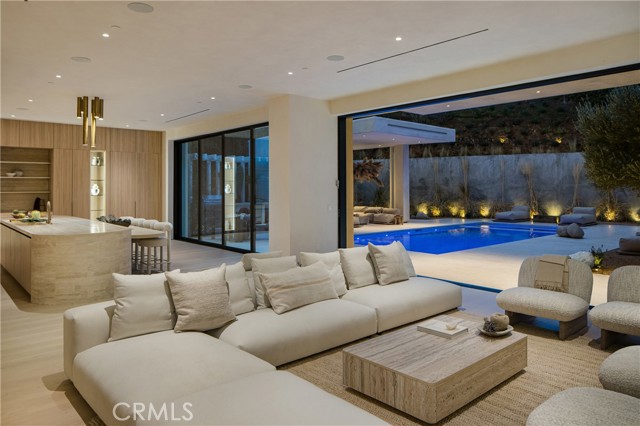 17177 Adlon Road, Encino CA: https://media.crmls.org/medias/8e24d527-b1c4-4858-9f18-8294b3bb2c9b.jpg