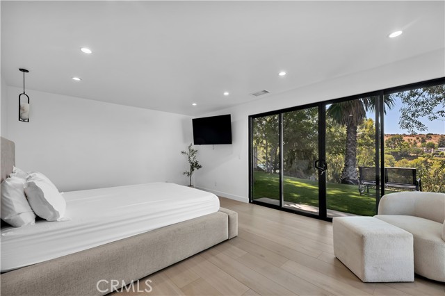 Detail Gallery Image 28 of 55 For 17072 Oak View Dr, Encino,  CA 91436 - 4 Beds | 3 Baths