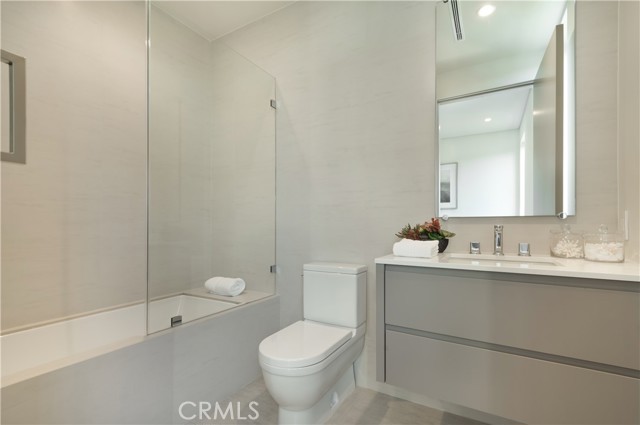 627 N Vista Street, Los Angeles CA: https://media.crmls.org/medias/8e24ff47-35e0-4746-9b91-47fc3462f255.jpg