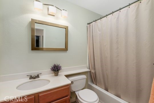 43025 Corte Salamanca, Temecula CA: https://media.crmls.org/medias/8e261315-1d09-4d9f-8741-404b9ad8e6bf.jpg