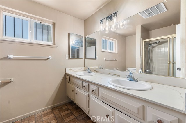 9946 Ruffner Avenue, North Hills CA: https://media.crmls.org/medias/8e262353-4b6f-4703-9d4a-88d59e1ce037.jpg
