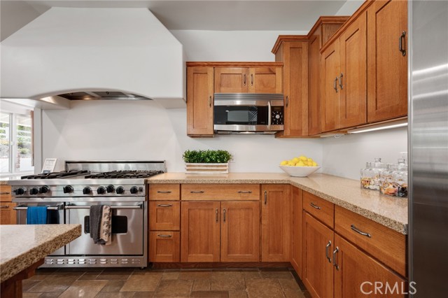 62 Strawberry Lane, Rolling Hills Estates, California 90274, 3 Bedrooms Bedrooms, ,2 BathroomsBathrooms,Residential,Sold,Strawberry Lane,SB22081862