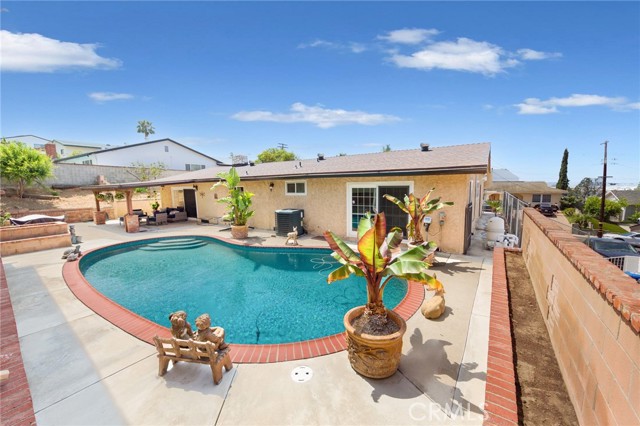 10165 Sully Drive, Sun Valley CA: https://media.crmls.org/medias/8e26519b-eee8-4c22-b253-7c25bc1d28ab.jpg