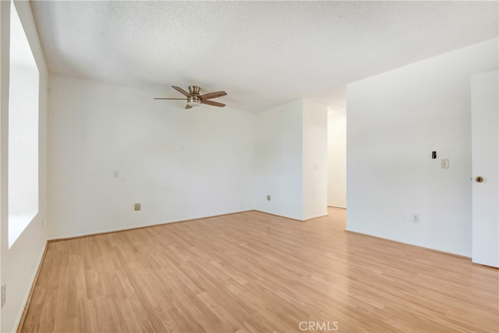 https://media.crmls.org/medias/8e26c421-7861-4d4c-9a56-fa1a1658f8d1.jpg?preset=X-Large