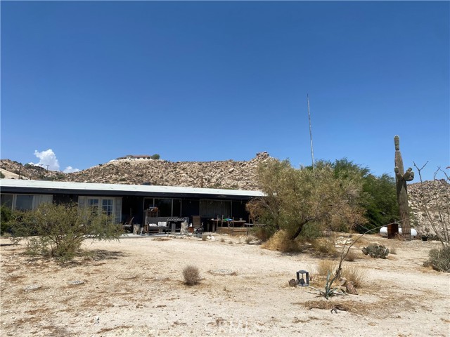 Detail Gallery Image 6 of 22 For 6161 Mirlo Rd, Yucca Valley,  CA 92284 - 2 Beds | 2 Baths