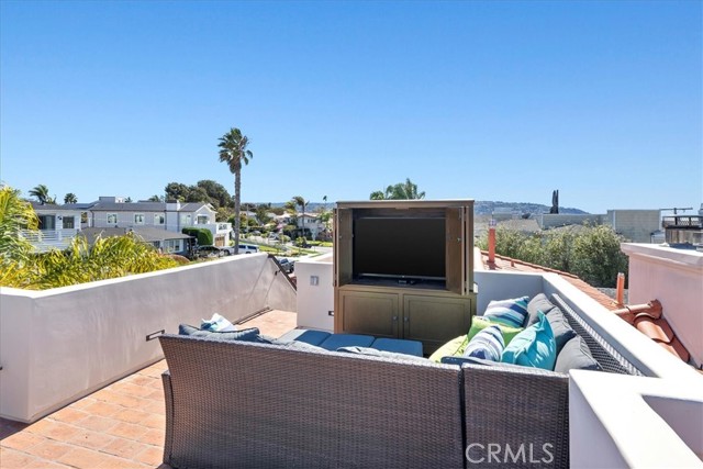 618 ruby, Redondo Beach, California 90277, 4 Bedrooms Bedrooms, ,3 BathroomsBathrooms,Residential,Sold,ruby,SB22013009