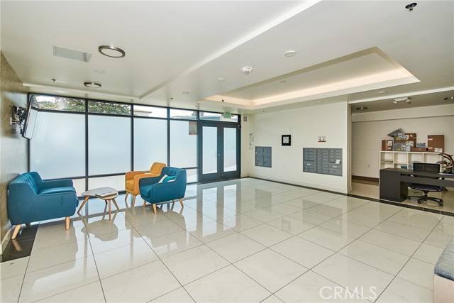 820 S Wilton Place, Los Angeles CA: https://media.crmls.org/medias/8e27b737-2f8a-43ac-8aee-a332136ac795.jpg