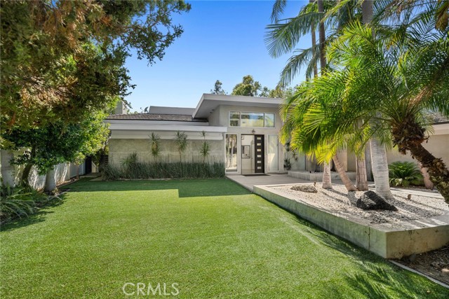 10255 Overhill Drive, Santa Ana CA: https://media.crmls.org/medias/8e28abd1-cf3b-42b4-8f03-5dcd933a1c21.jpg