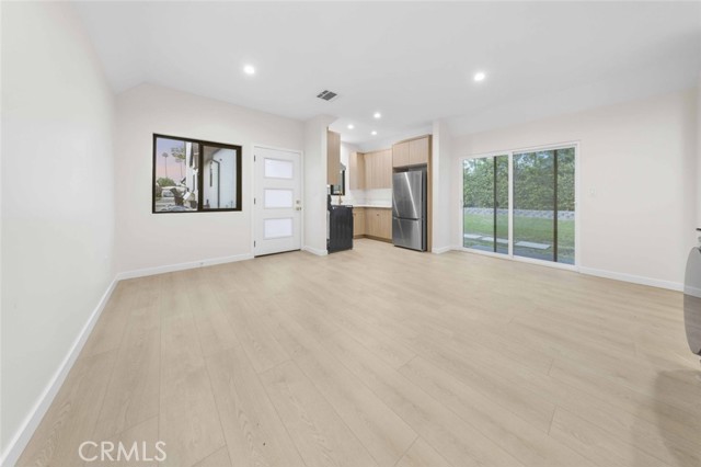 Detail Gallery Image 3 of 17 For 1324 Winchester Ave a,  Glendale,  CA 91201 - 2 Beds | 2 Baths