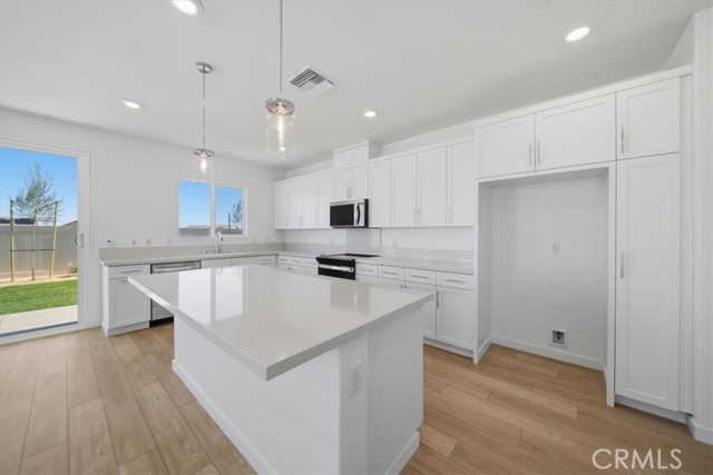 Detail Gallery Image 15 of 45 For 44258 Fleetwood Dr, Lancaster,  CA 93535 - 3 Beds | 2 Baths