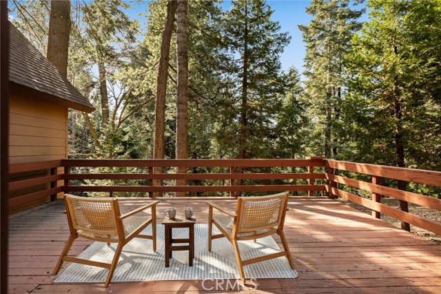 Detail Gallery Image 13 of 34 For 954 Crest Estates, Lake Arrowhead,  CA 92352 - 3 Beds | 2 Baths