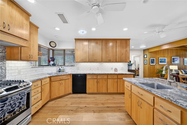 Detail Gallery Image 13 of 75 For 4872 N Arcade, Fresno,  CA 93704 - 4 Beds | 2 Baths