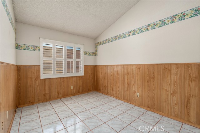 Image 19 of 31 For 22533 Kinross Lane
